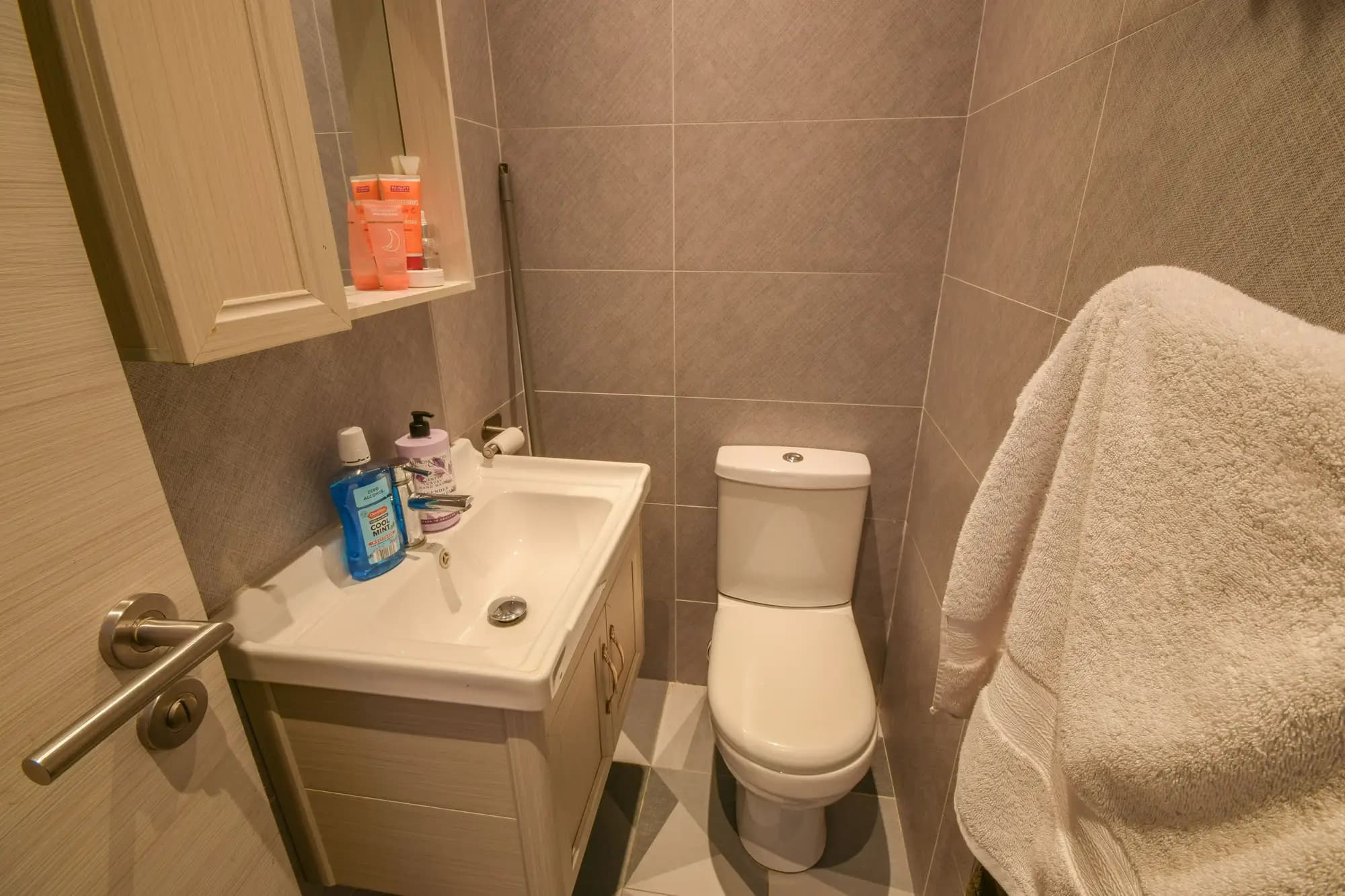 property photo 6 of 10