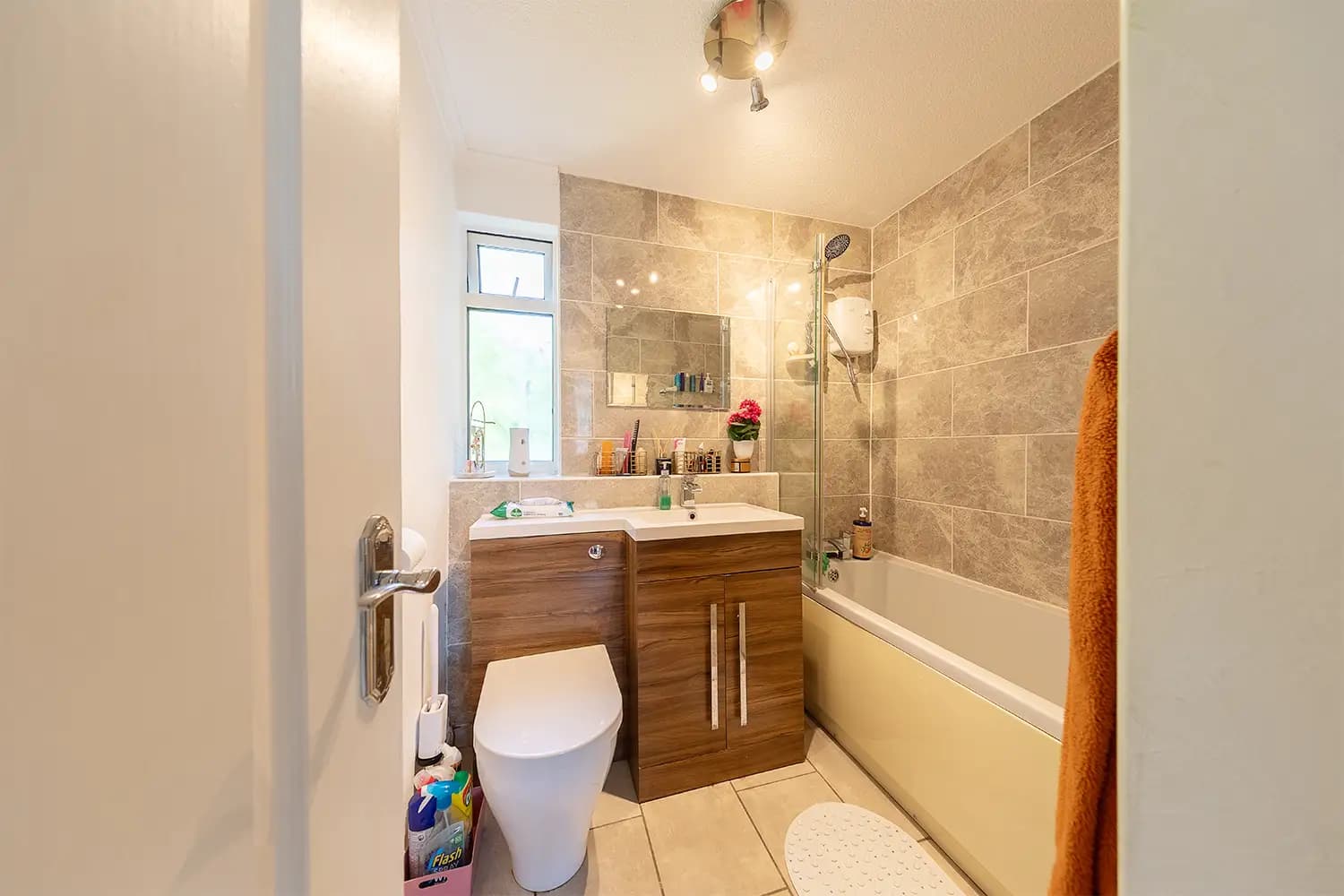 property photo 7 of 16