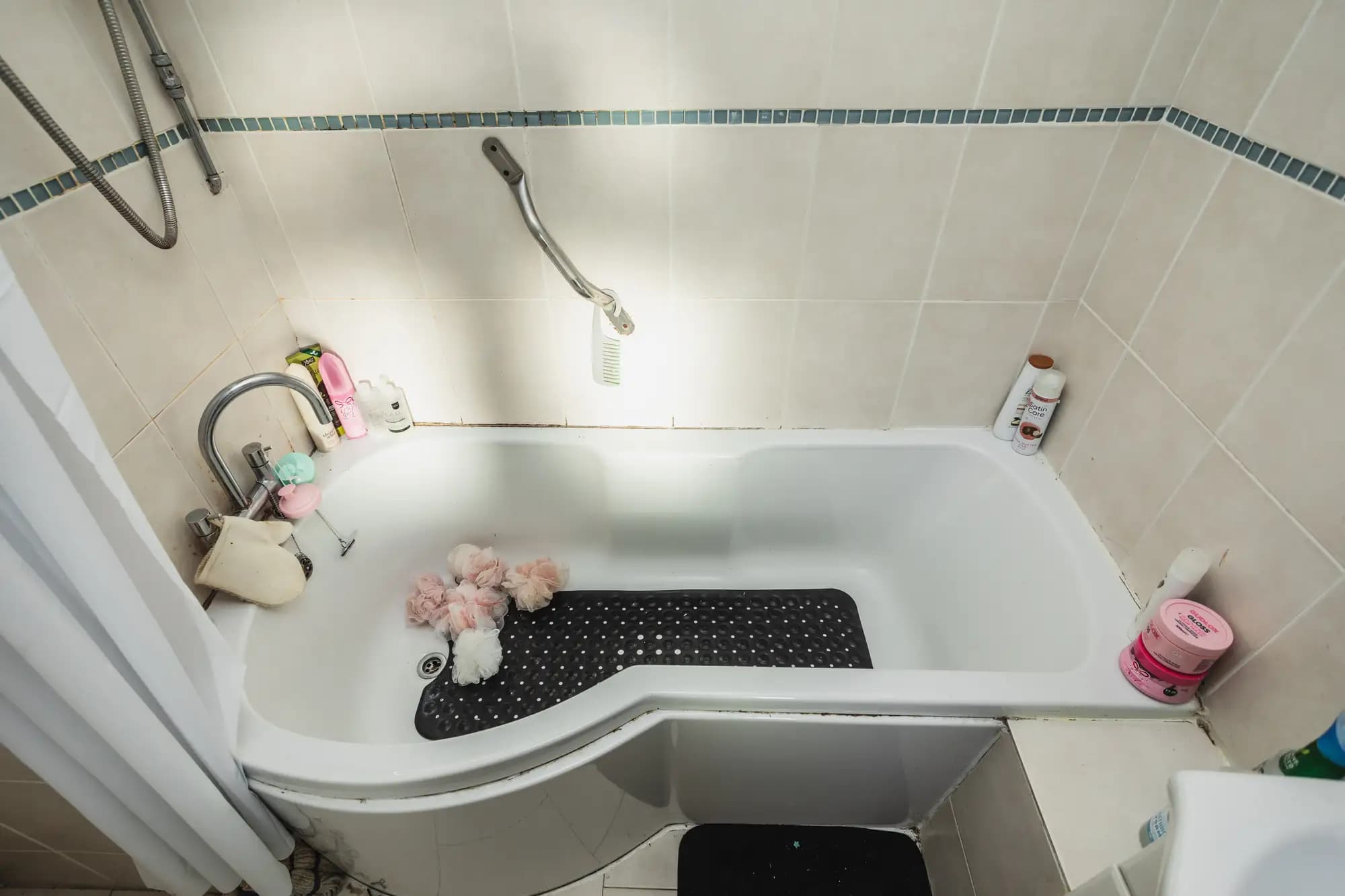 property photo 9 of 18