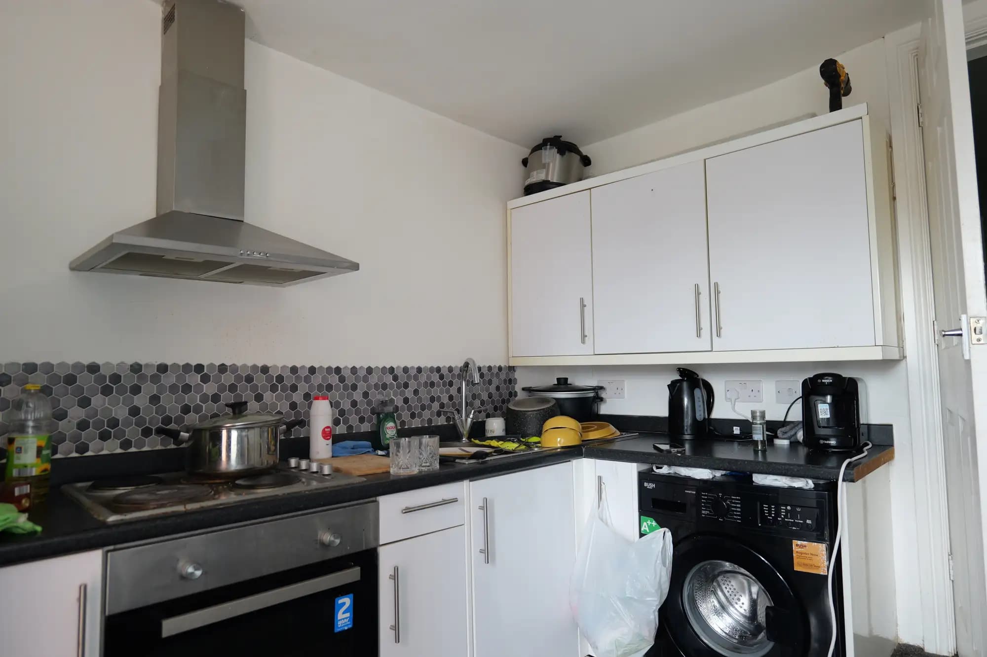 property photo 4 of 17