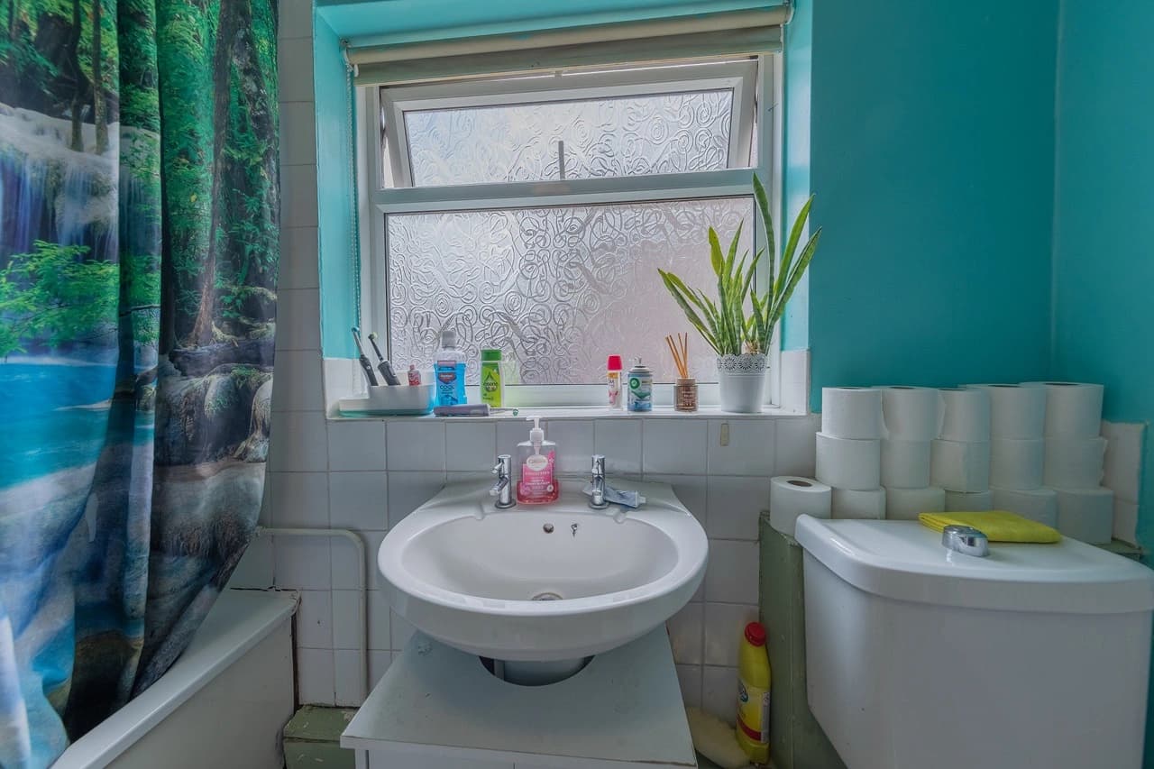 property photo 8 of 20