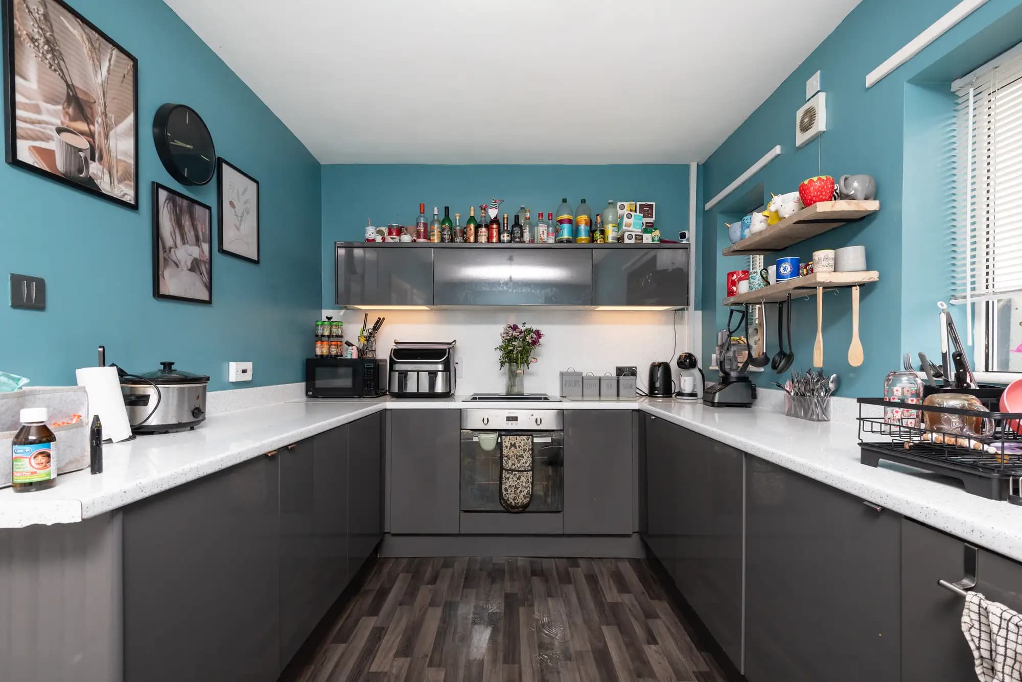 property photo 6 of 27