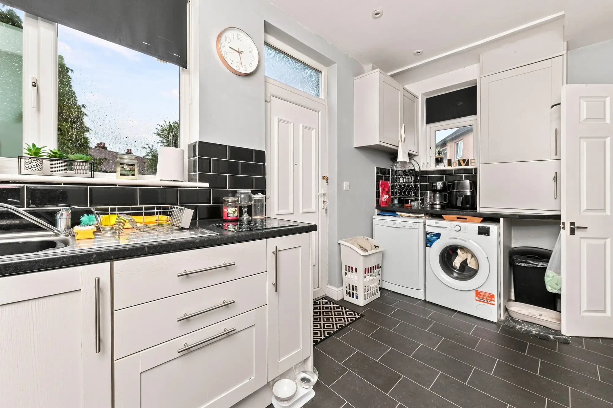property photo 6 of 16
