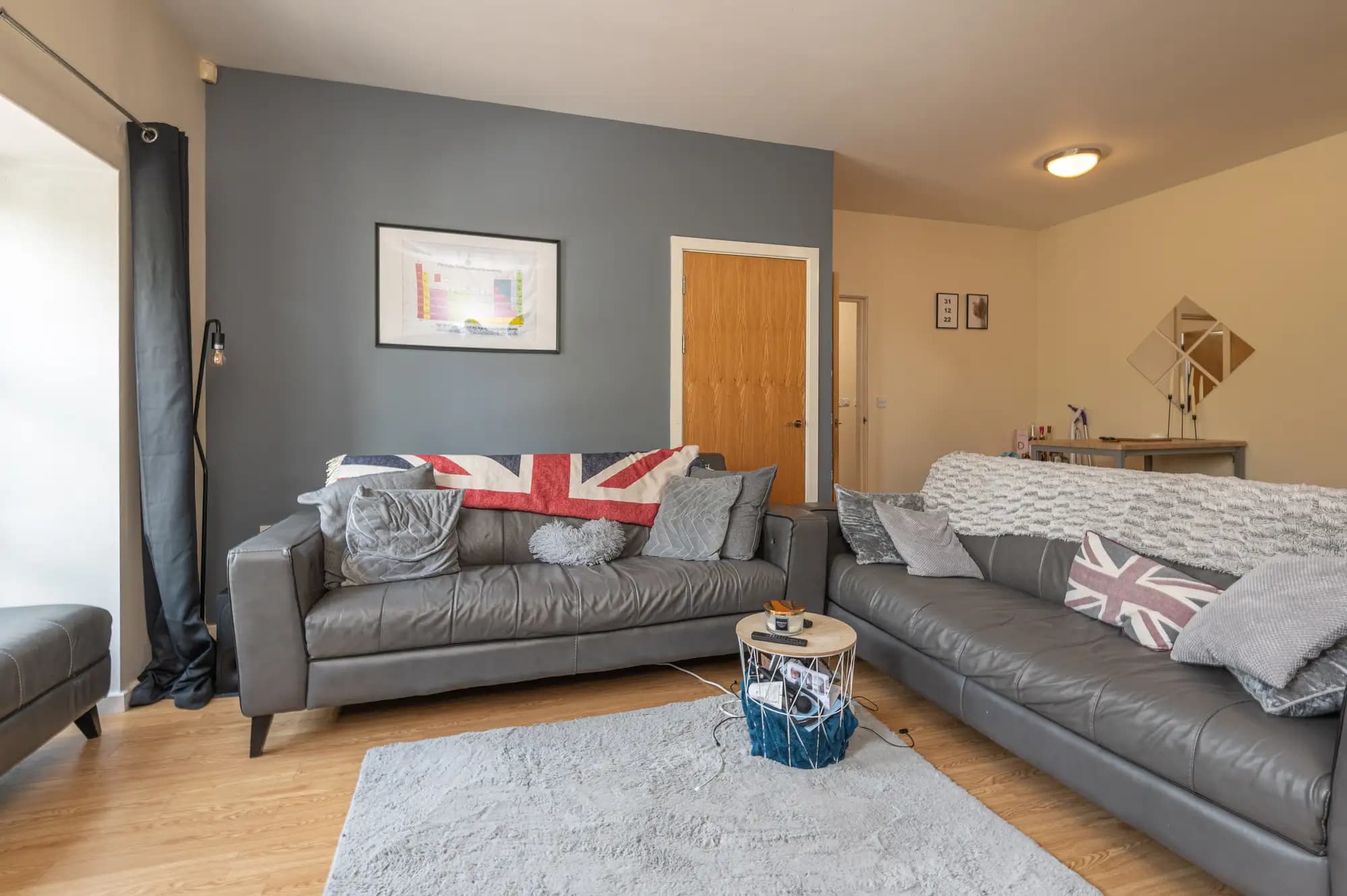 property photo 4 of 17