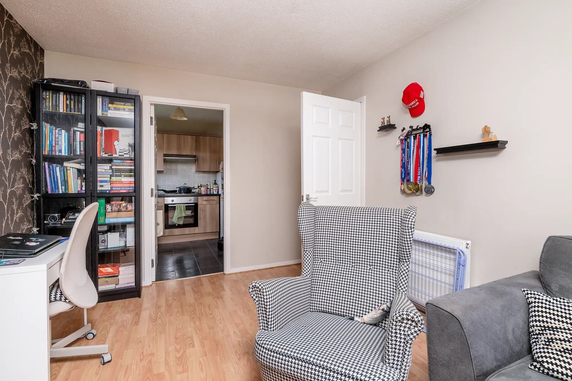 property photo 4 of 15