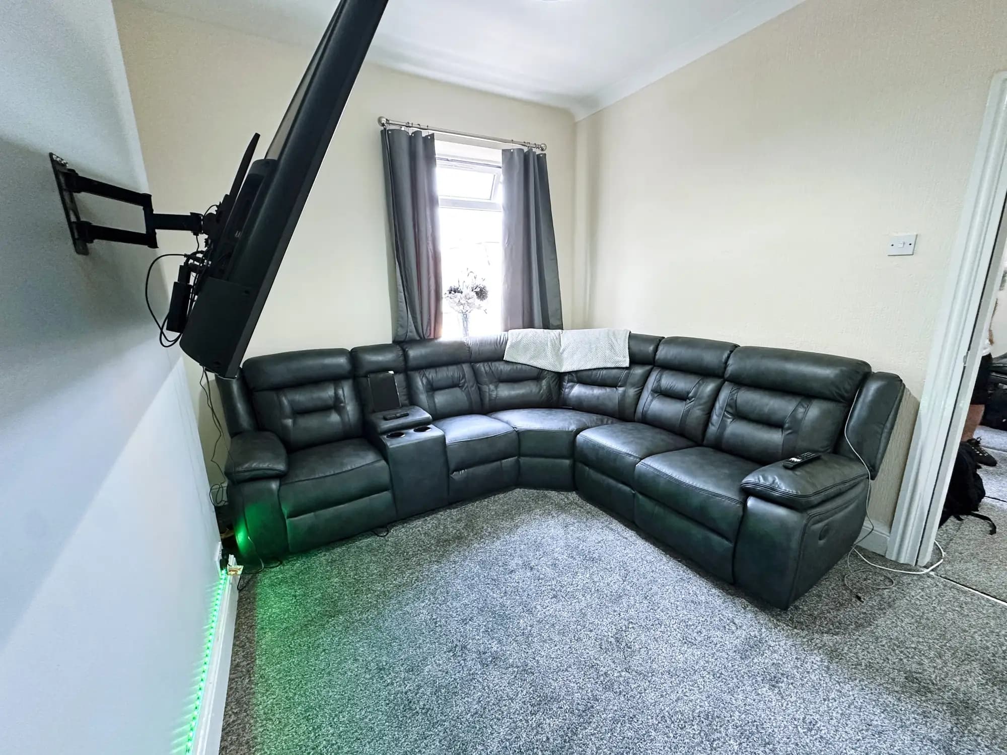 property photo 4 of 17