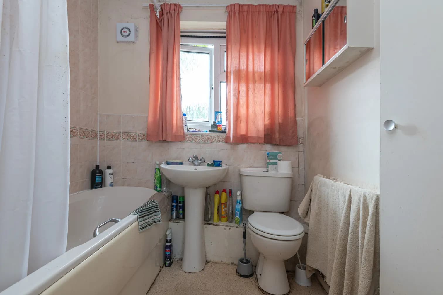 property photo 5 of 15