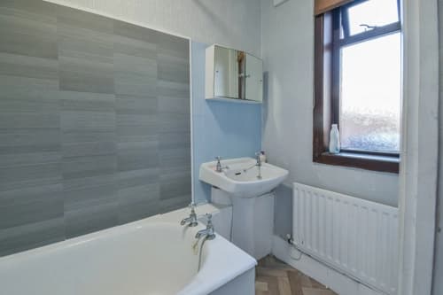 property photo 5 of 14