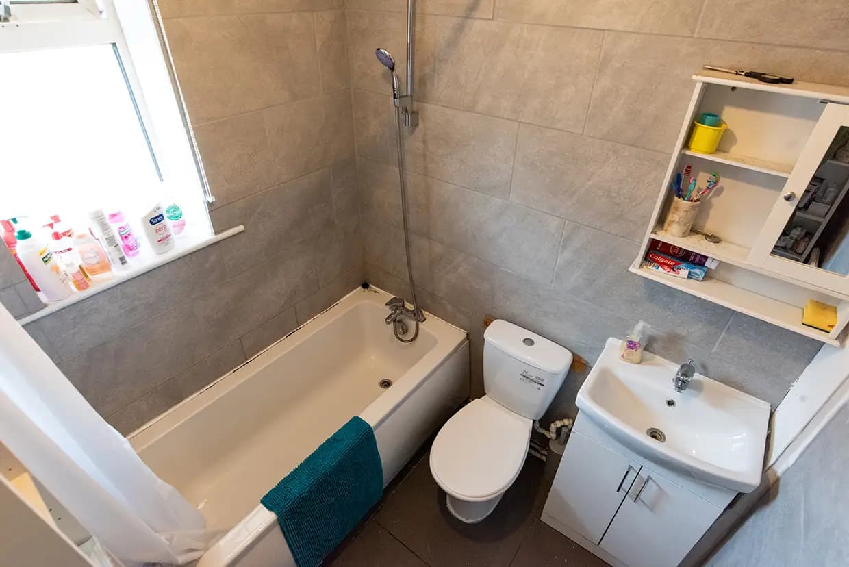 property photo 8 of 17