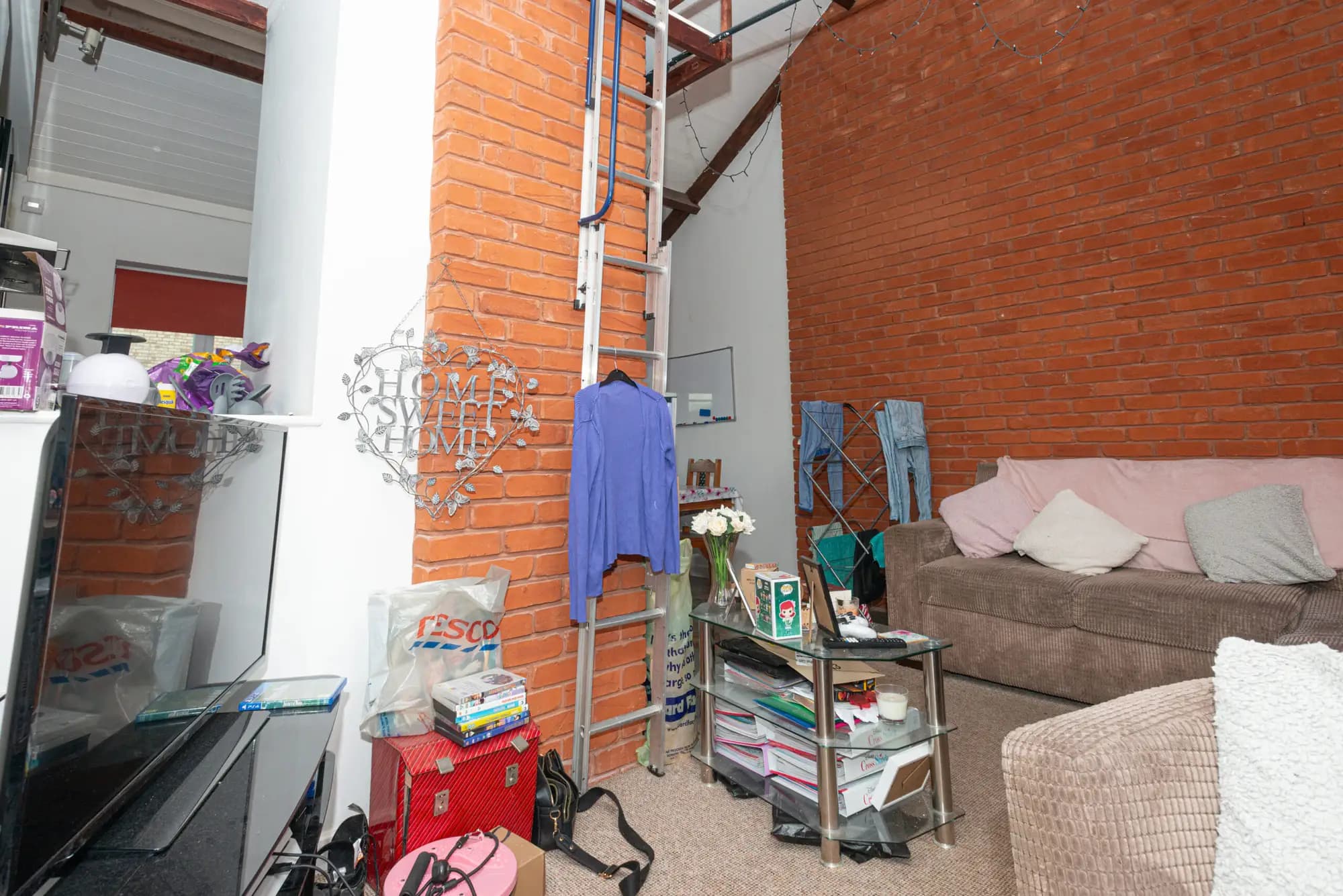 property photo 4 of 17