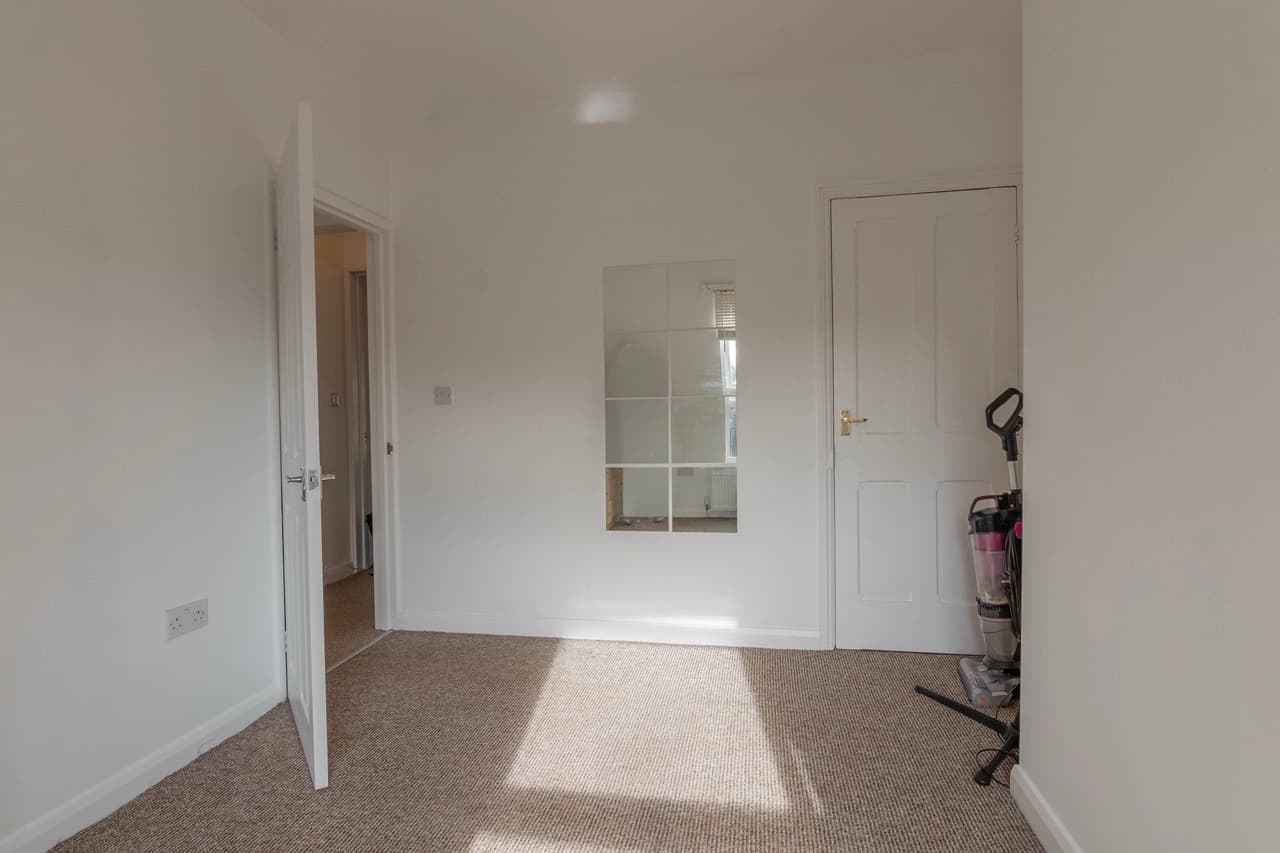 property photo 21 of 28
