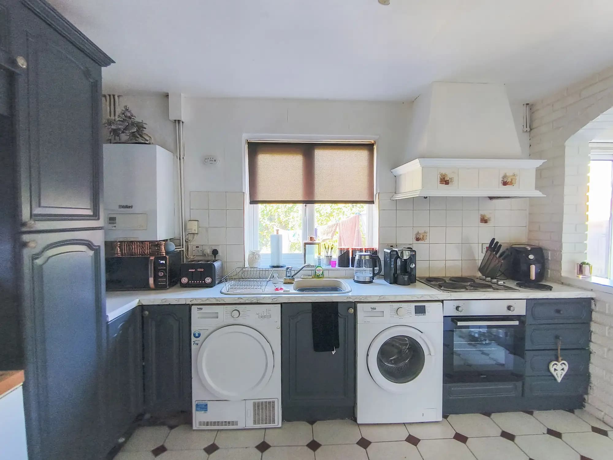 property photo 4 of 16