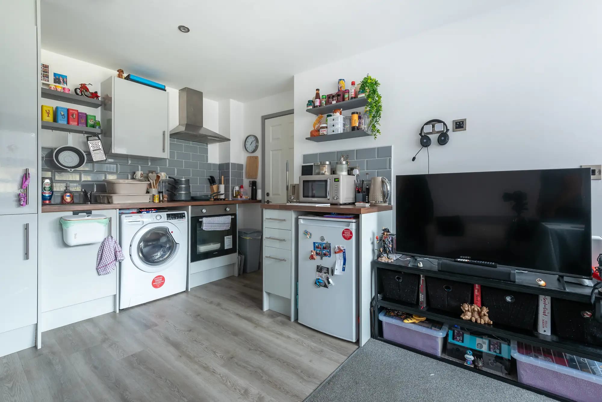 property photo 8 of 20