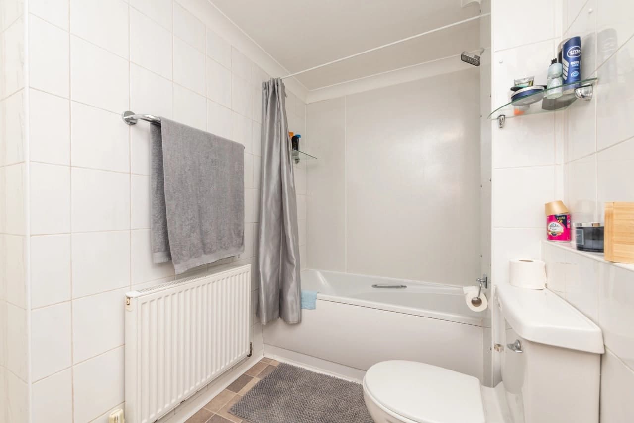 property photo 9 of 19