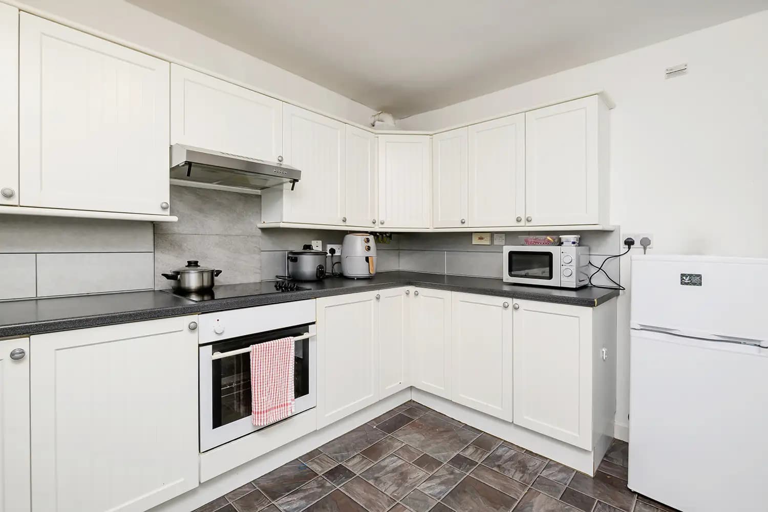 property photo 6 of 15