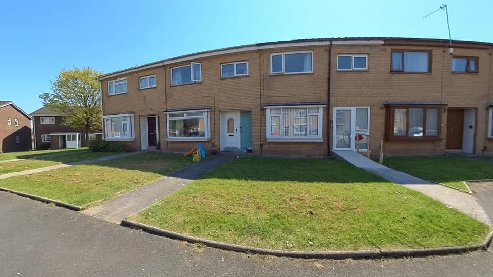 property photo 0 of 19