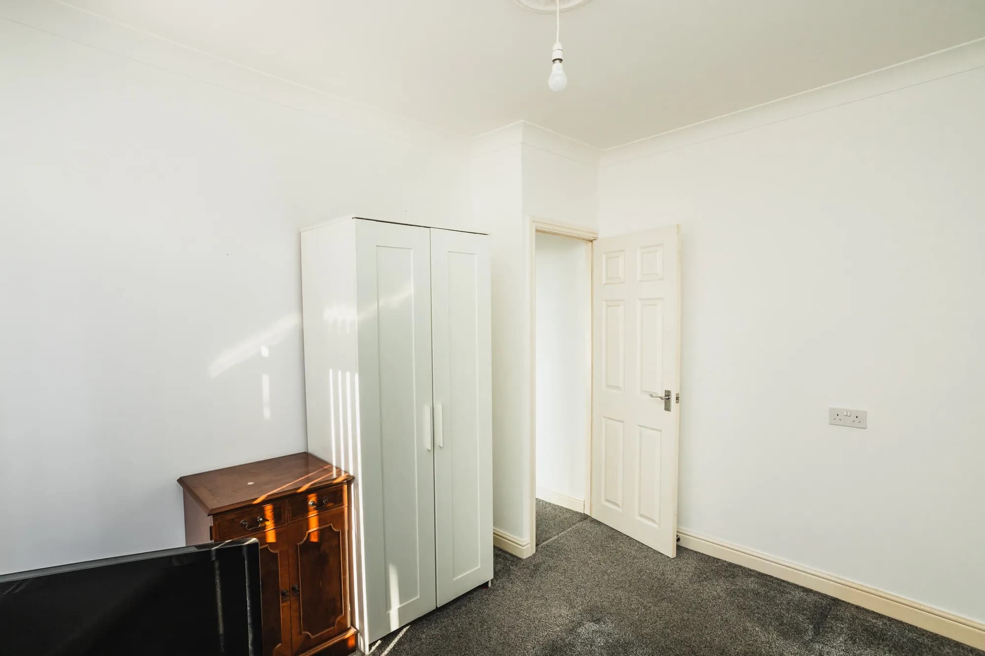 property photo 15 of 28
