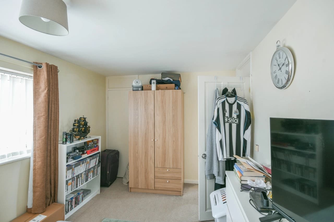 property photo 11 of 19