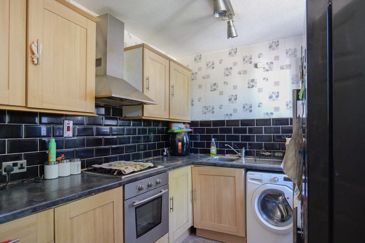 property photo 4 of 18