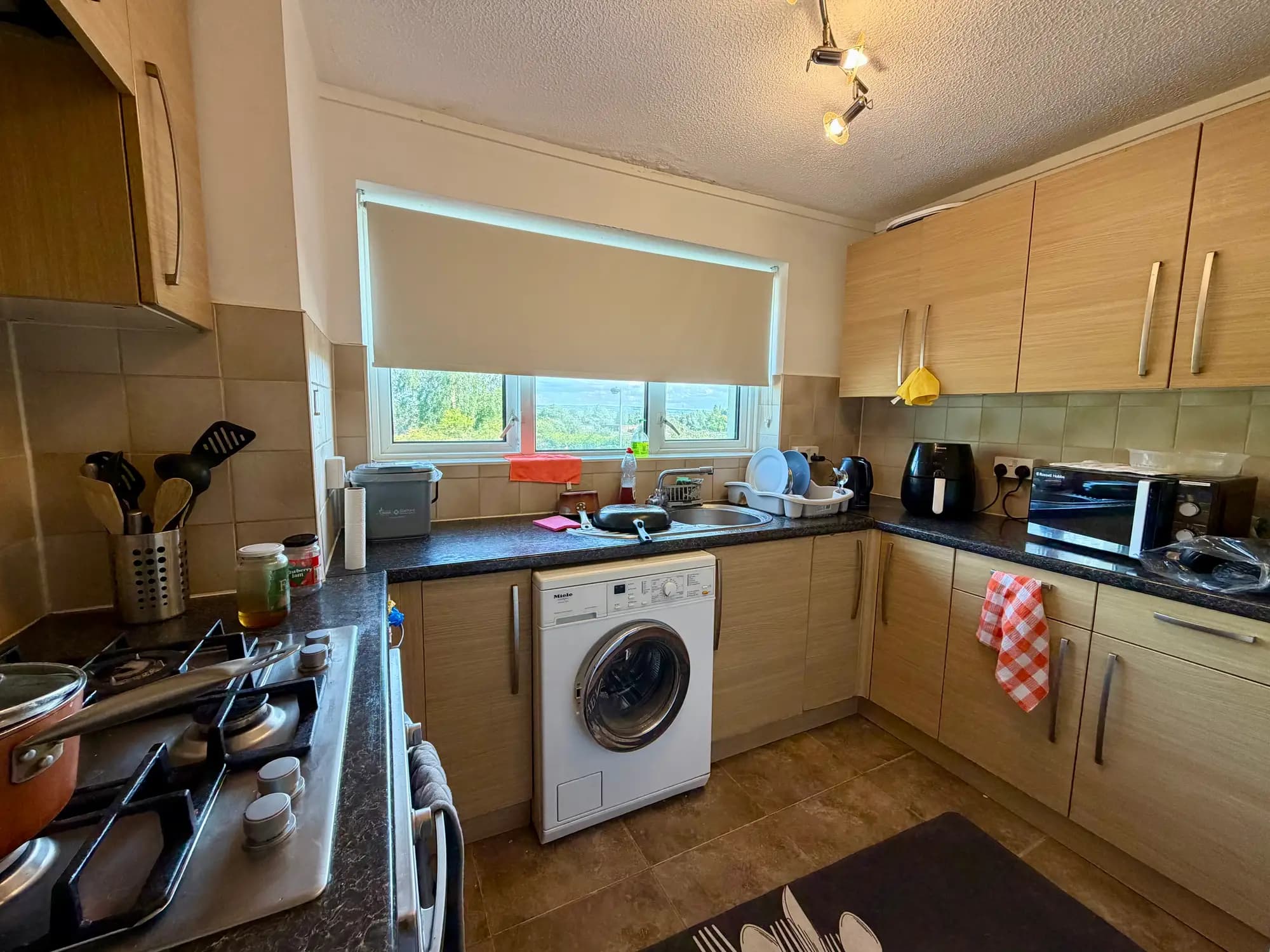 property photo 6 of 16