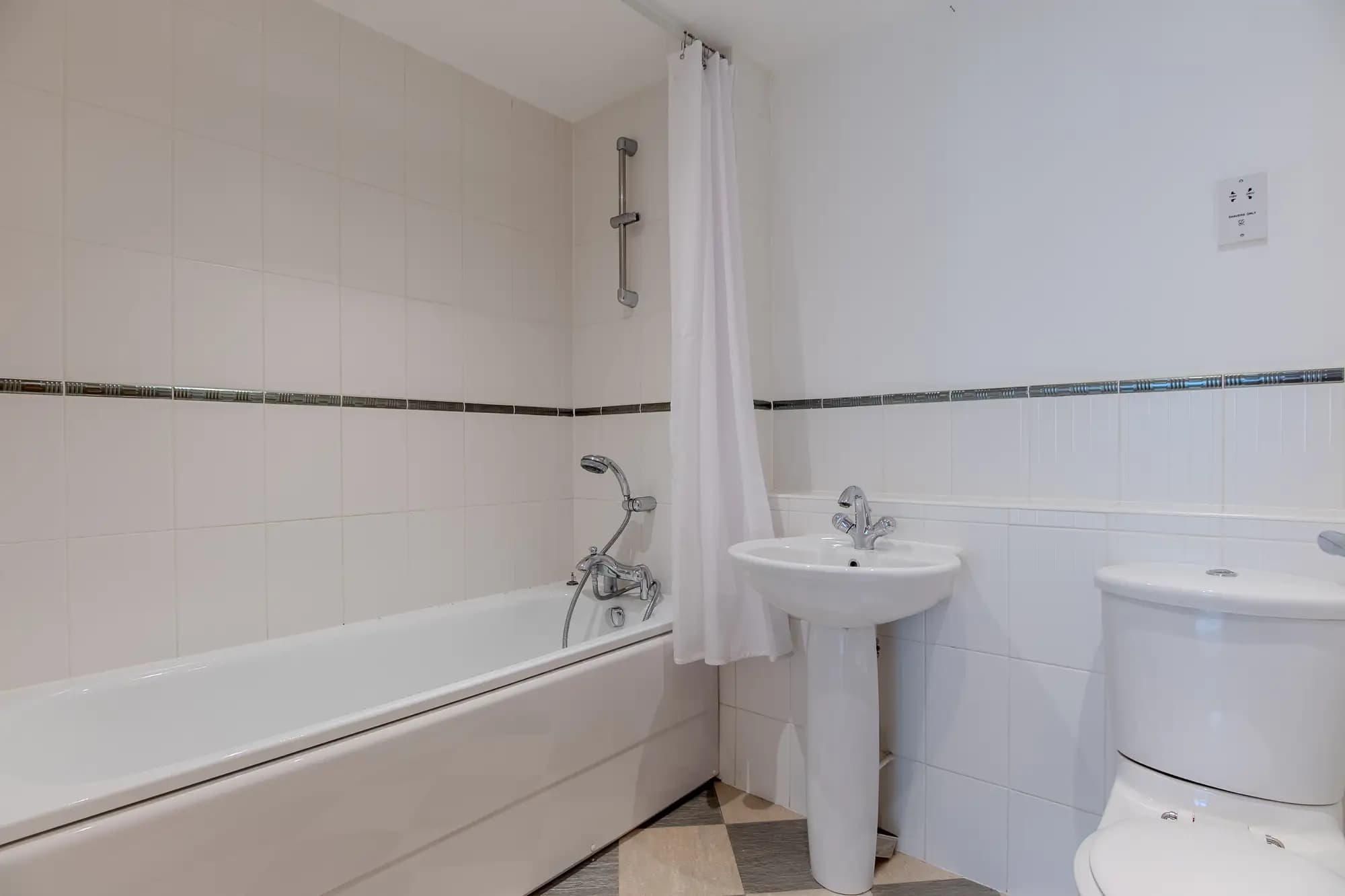 property photo 9 of 20