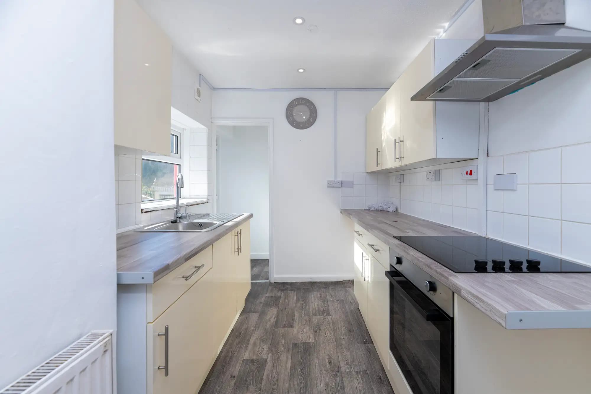 property photo 6 of 17