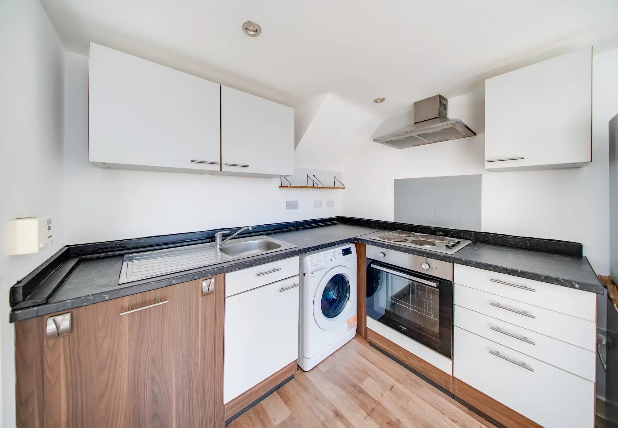 property photo 5 of 13
