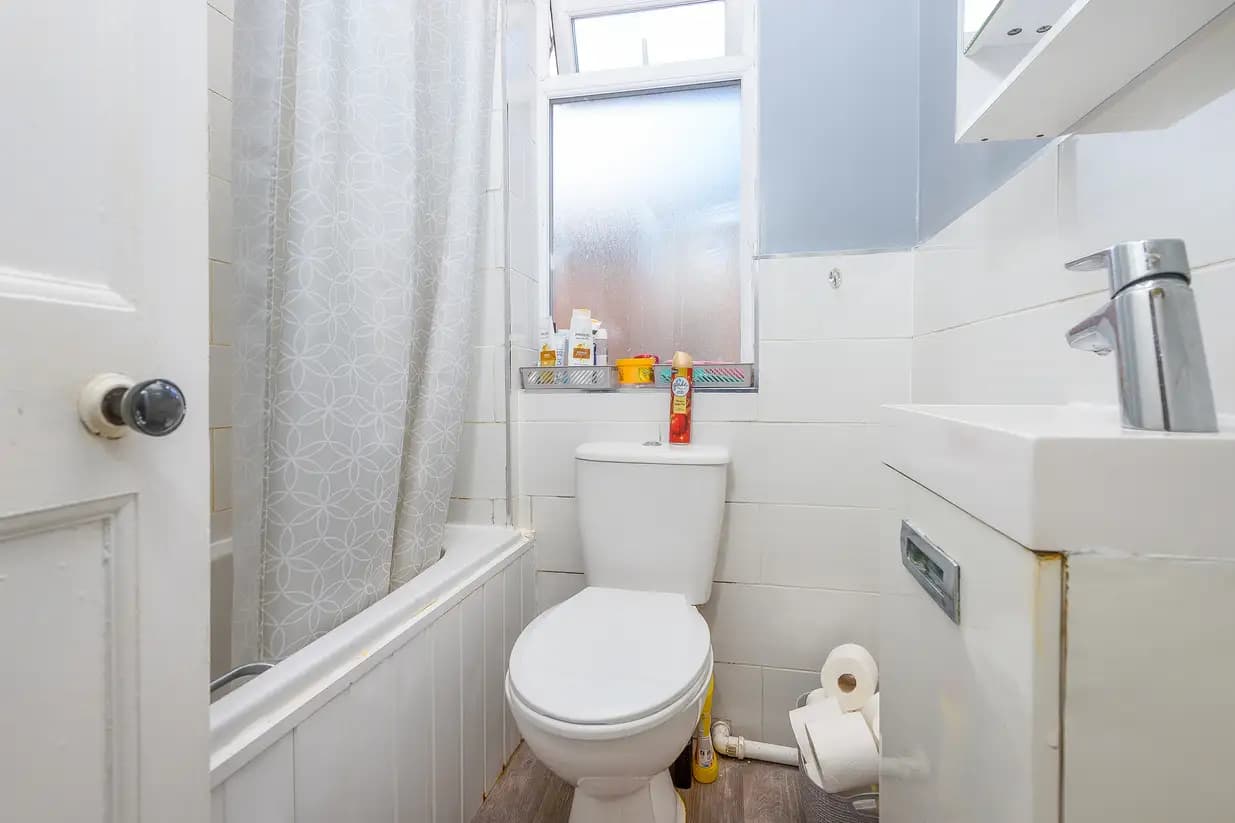 property photo 9 of 25