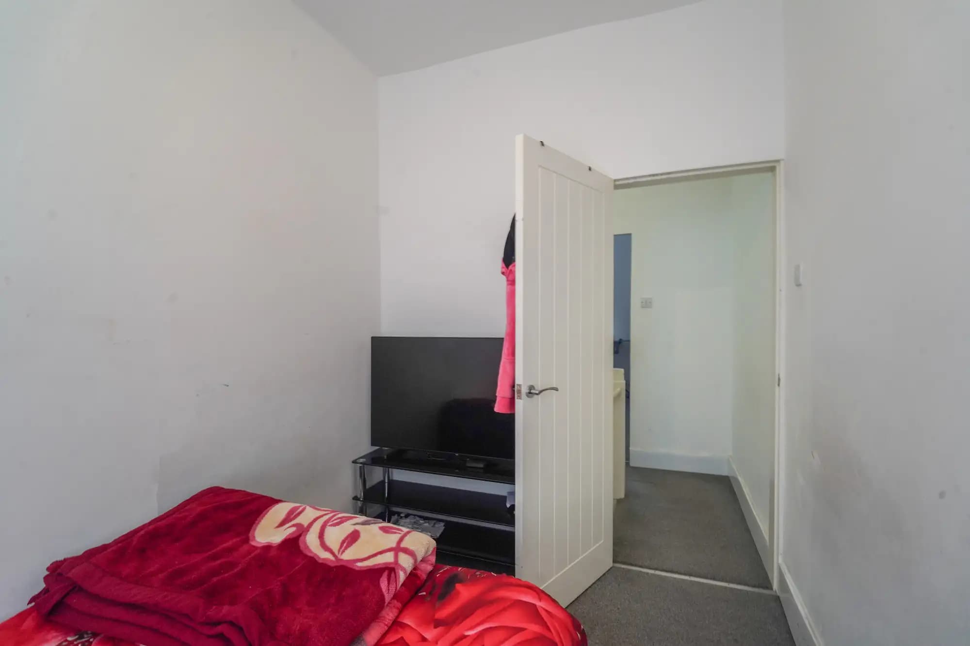 property photo 9 of 19