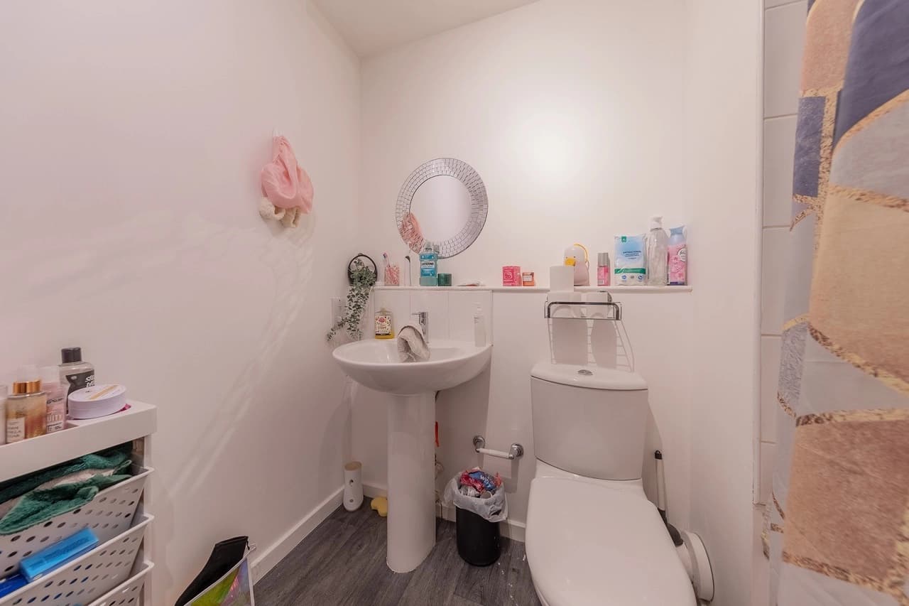 property photo 7 of 14