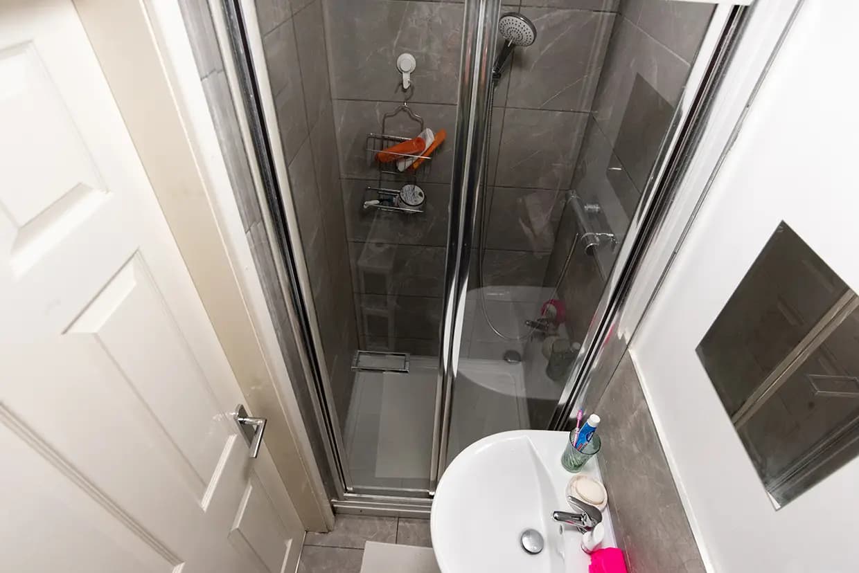 property photo 10 of 37