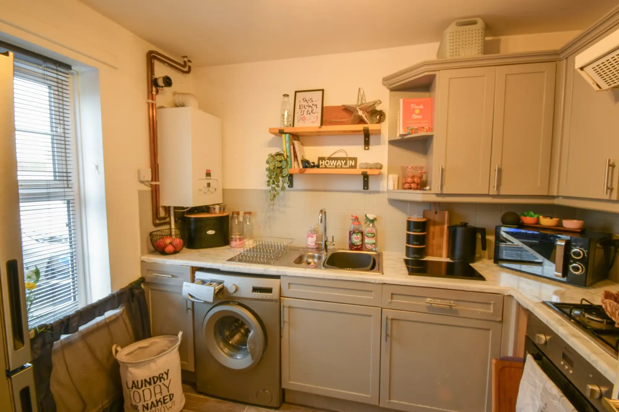 property photo 5 of 15