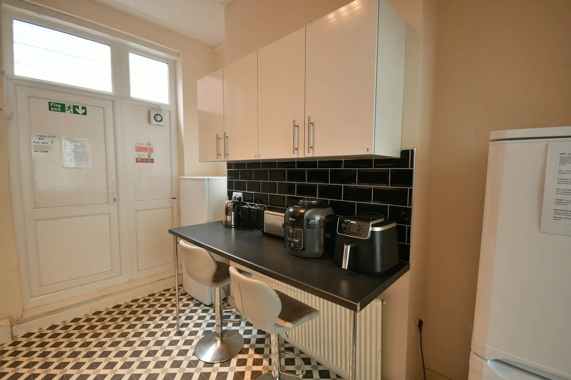 property photo 6 of 29