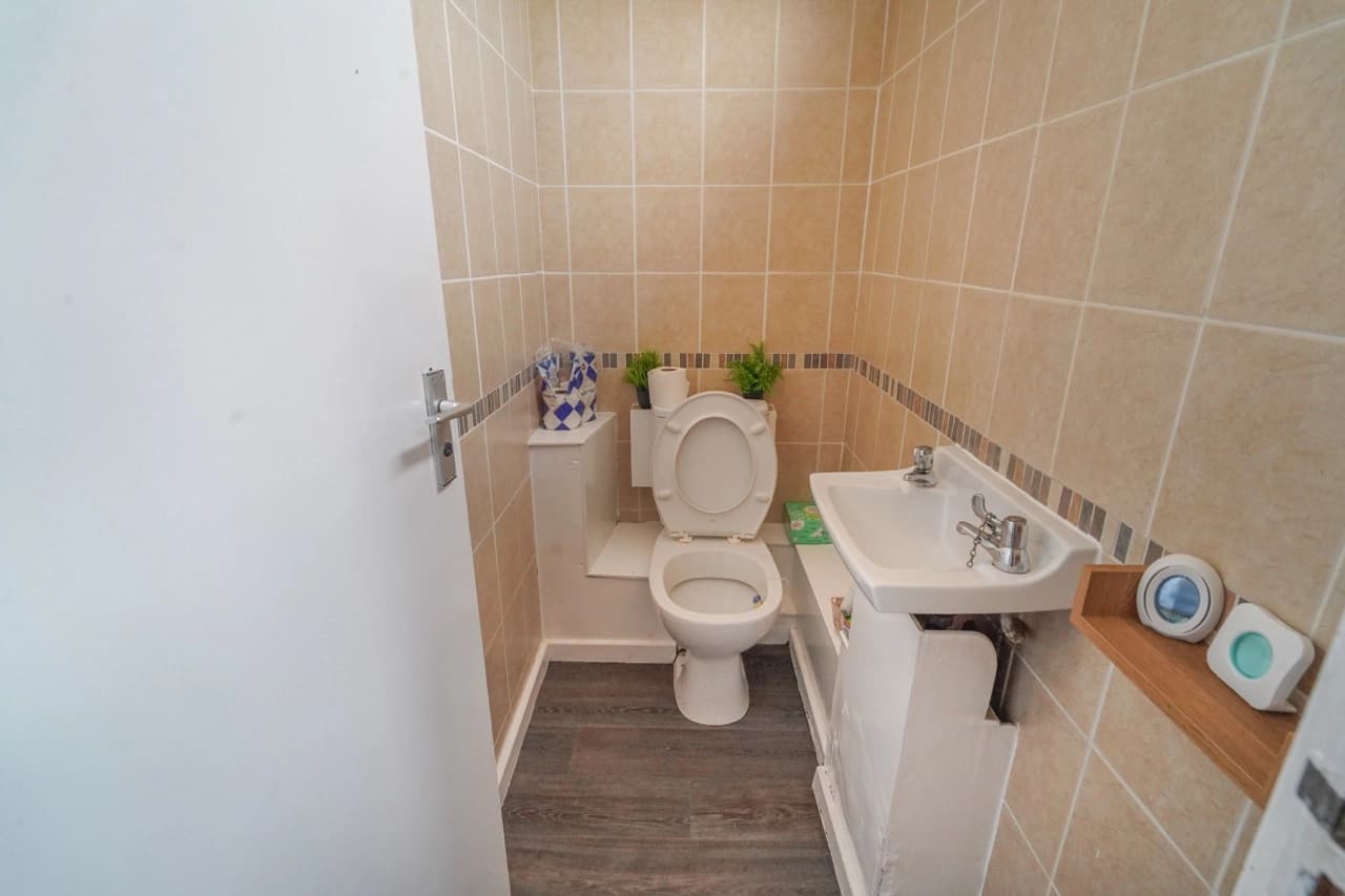 property photo 7 of 17