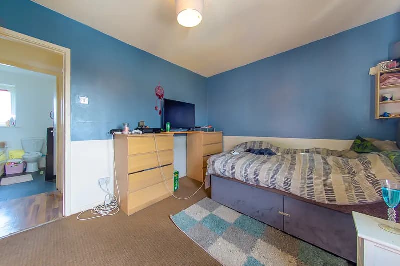 property photo 10 of 19