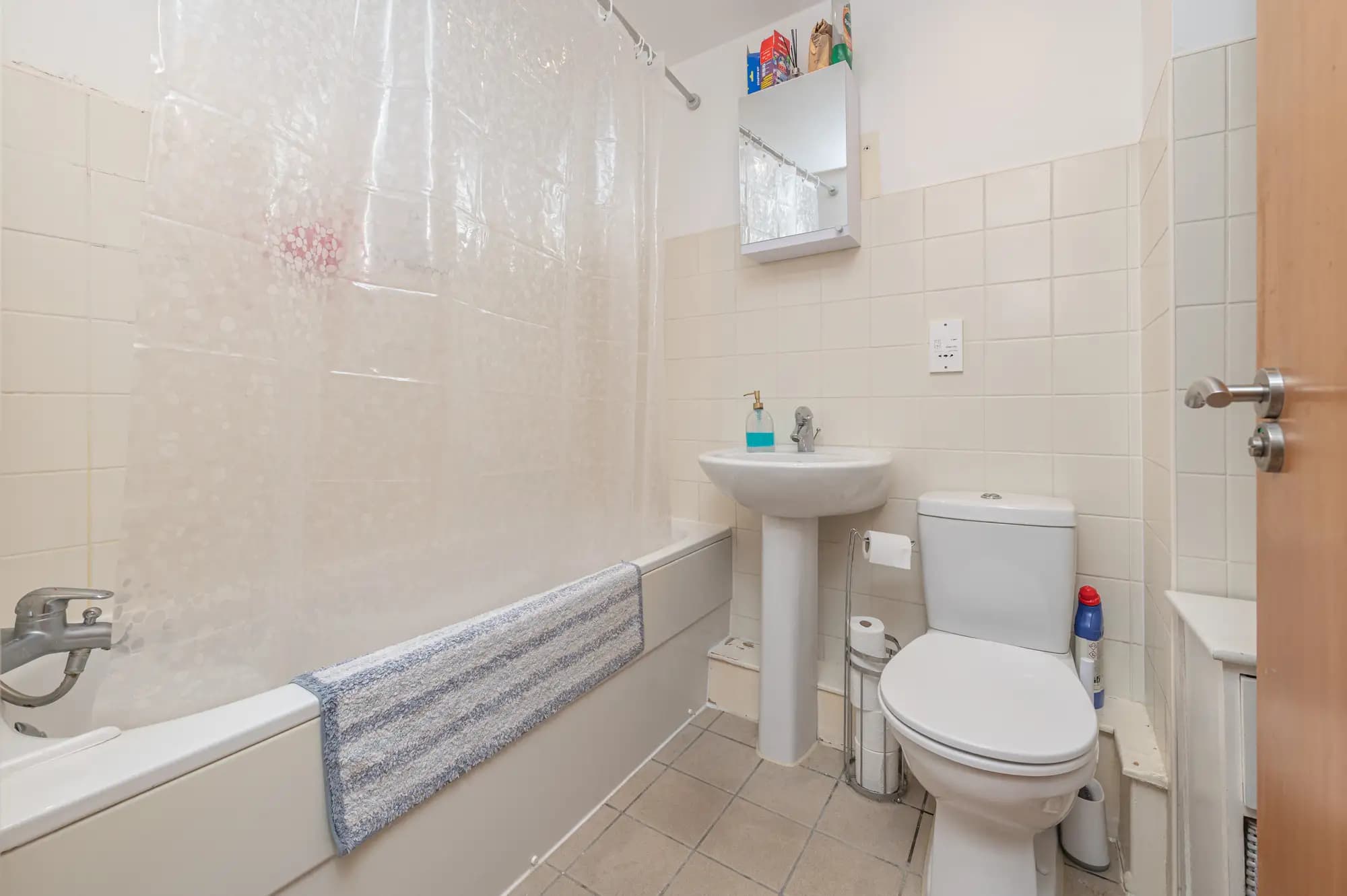 property photo 6 of 10