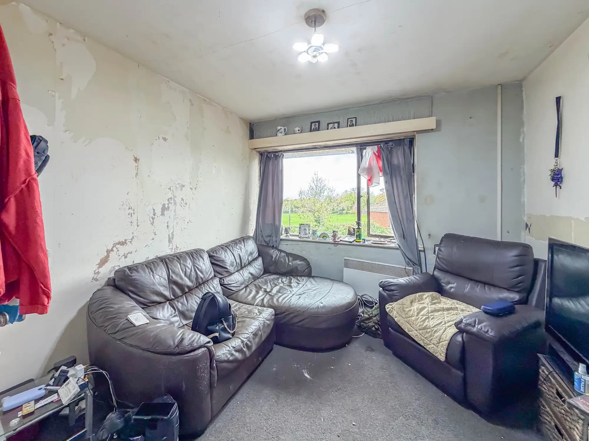 property photo 4 of 17