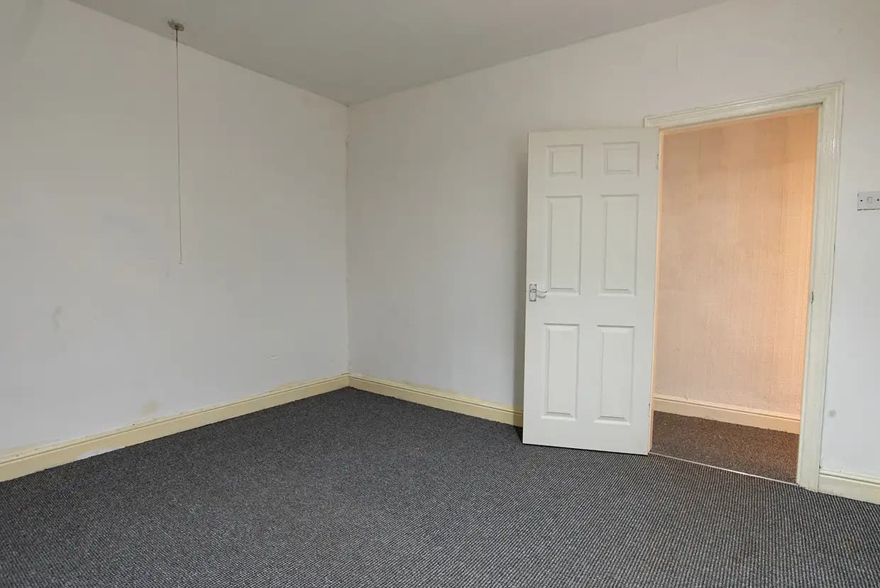 property photo 21 of 30