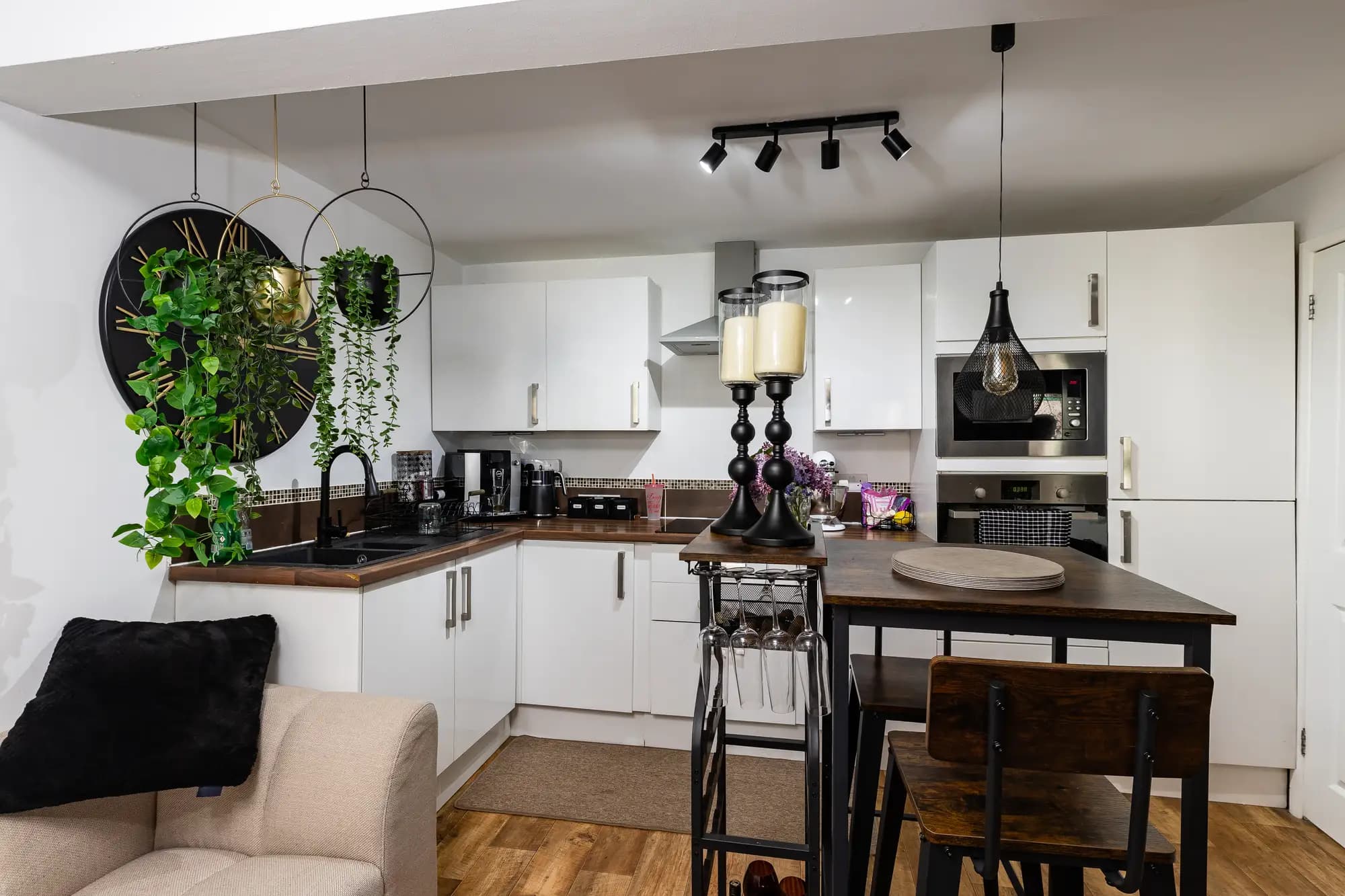 property photo 7 of 16