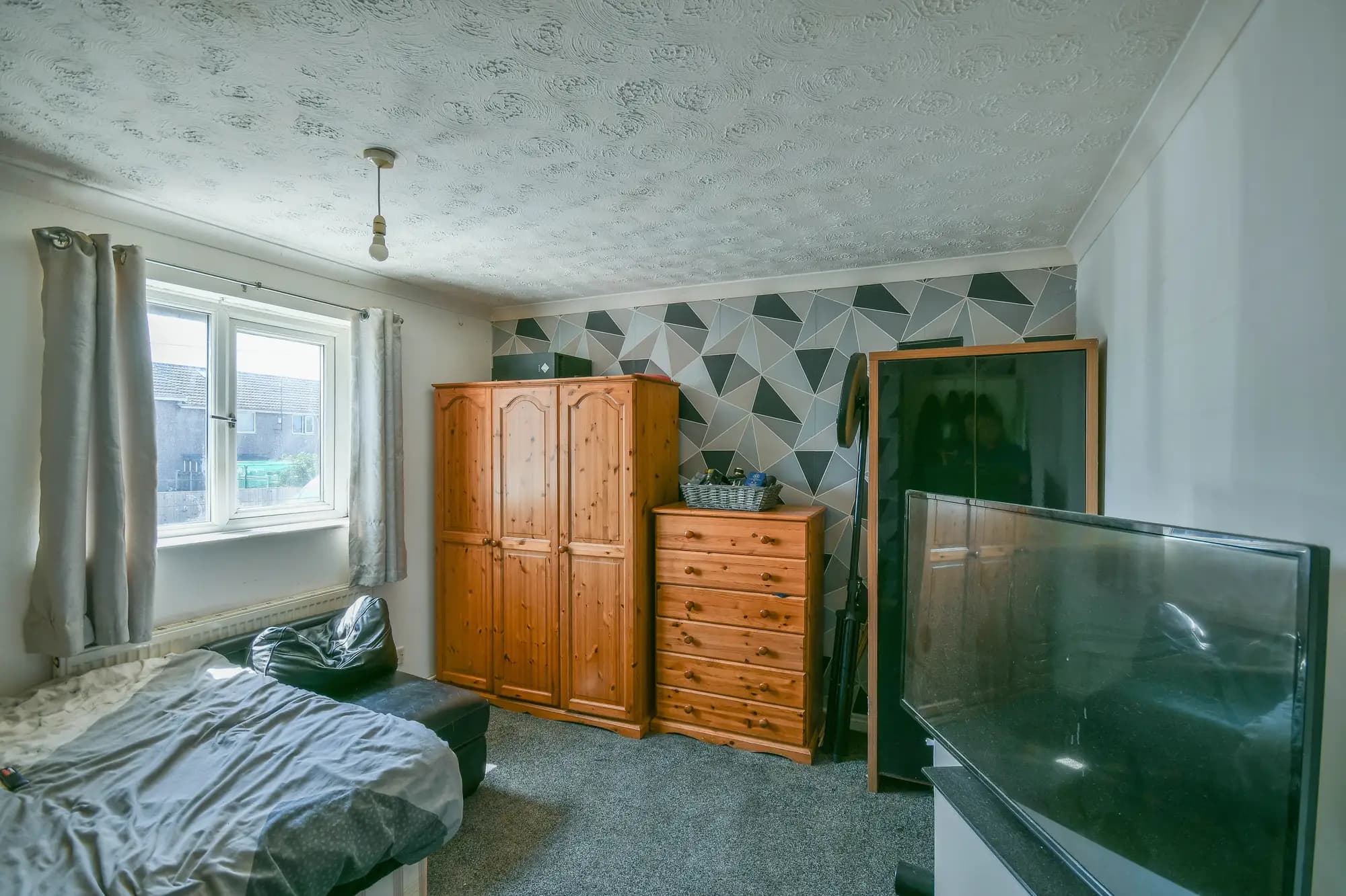 property photo 10 of 16