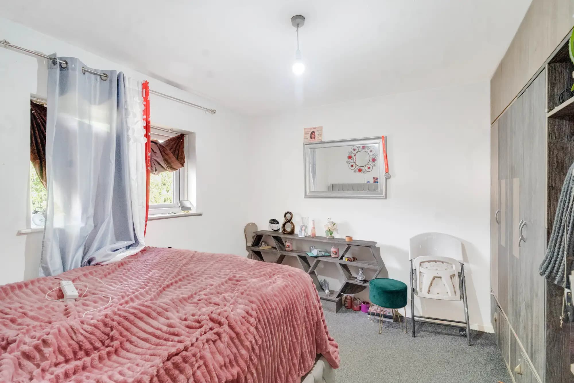 property photo 11 of 17