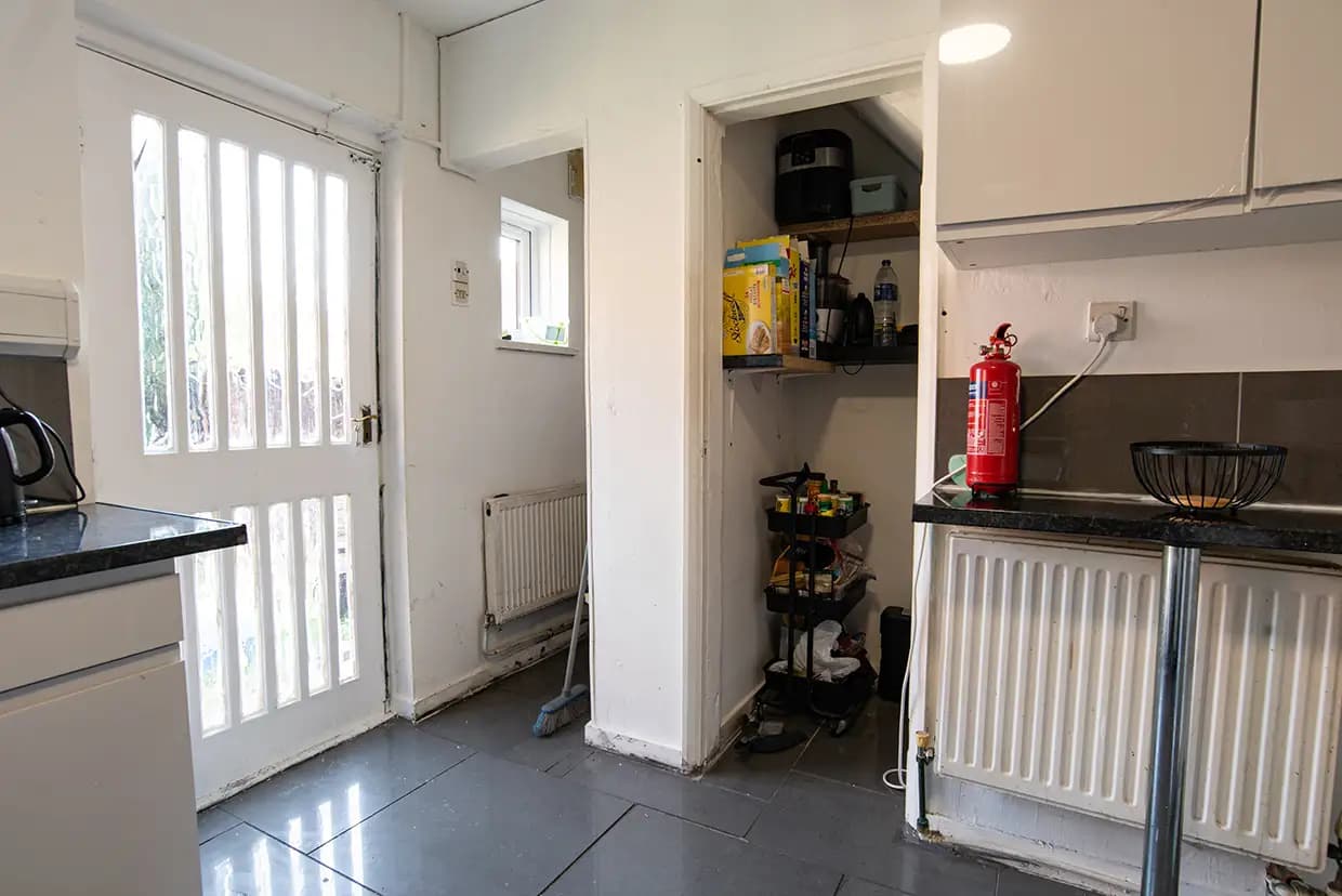 property photo 7 of 17