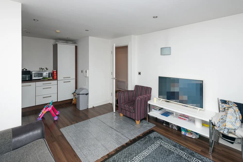 property photo 5 of 19