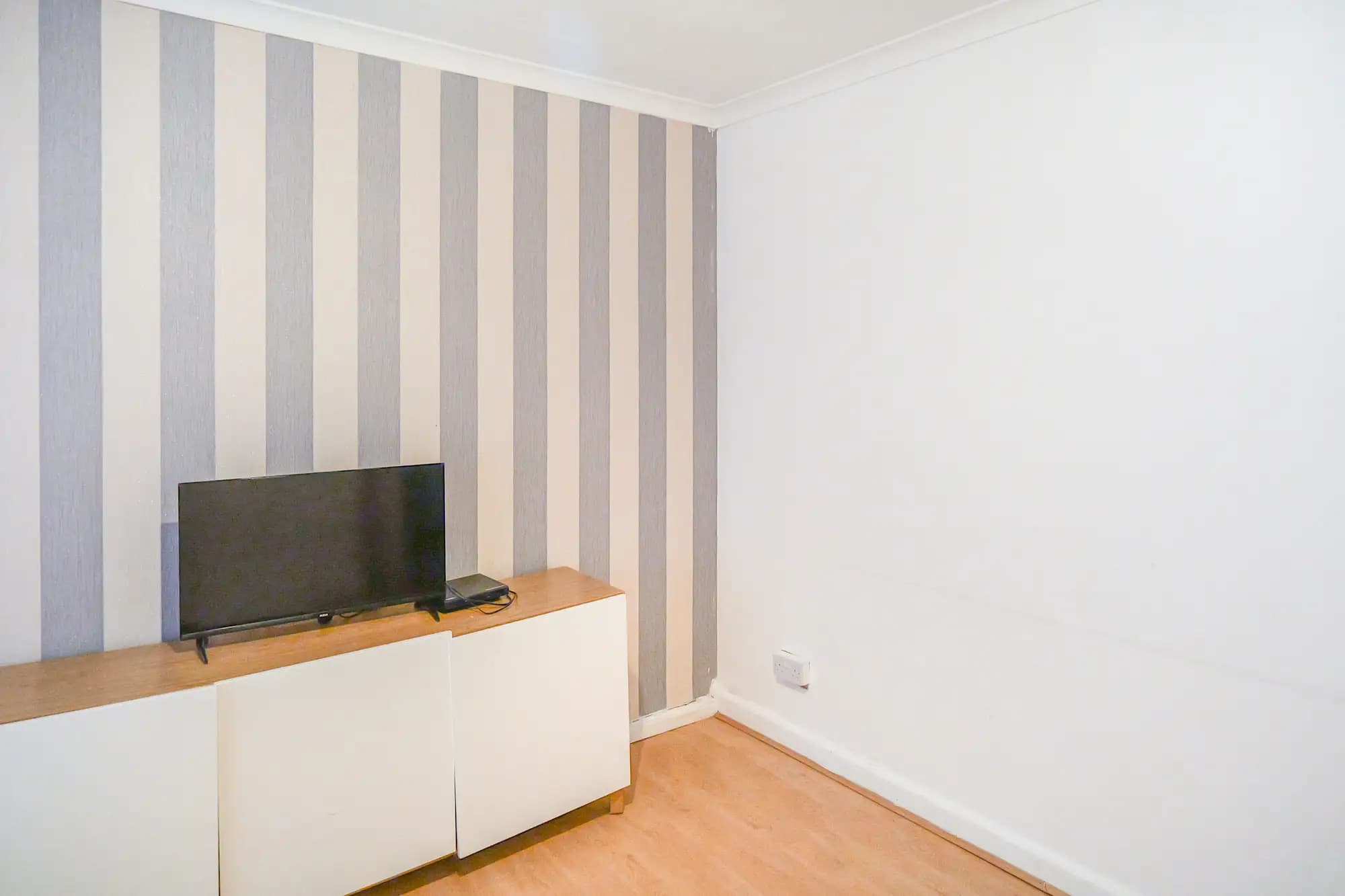 property photo 4 of 19