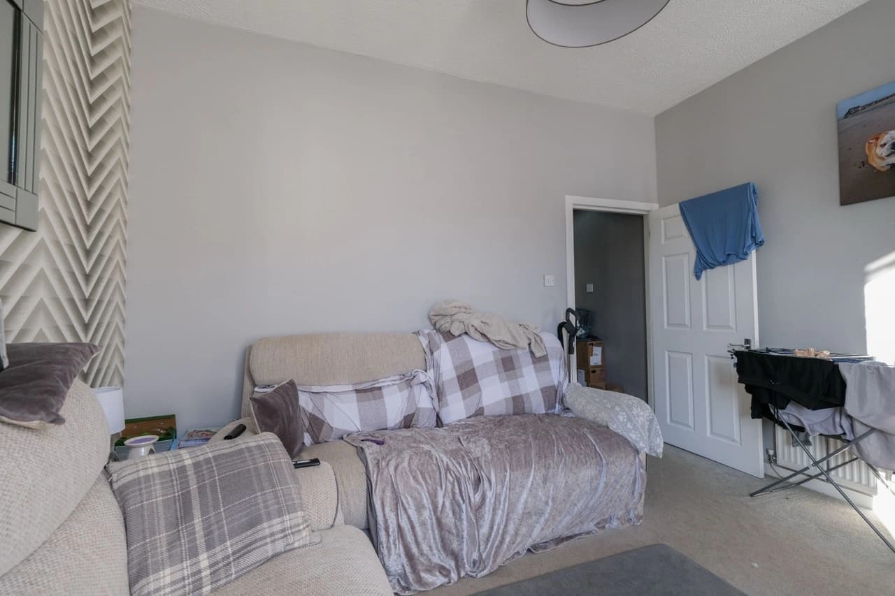 property photo 4 of 17