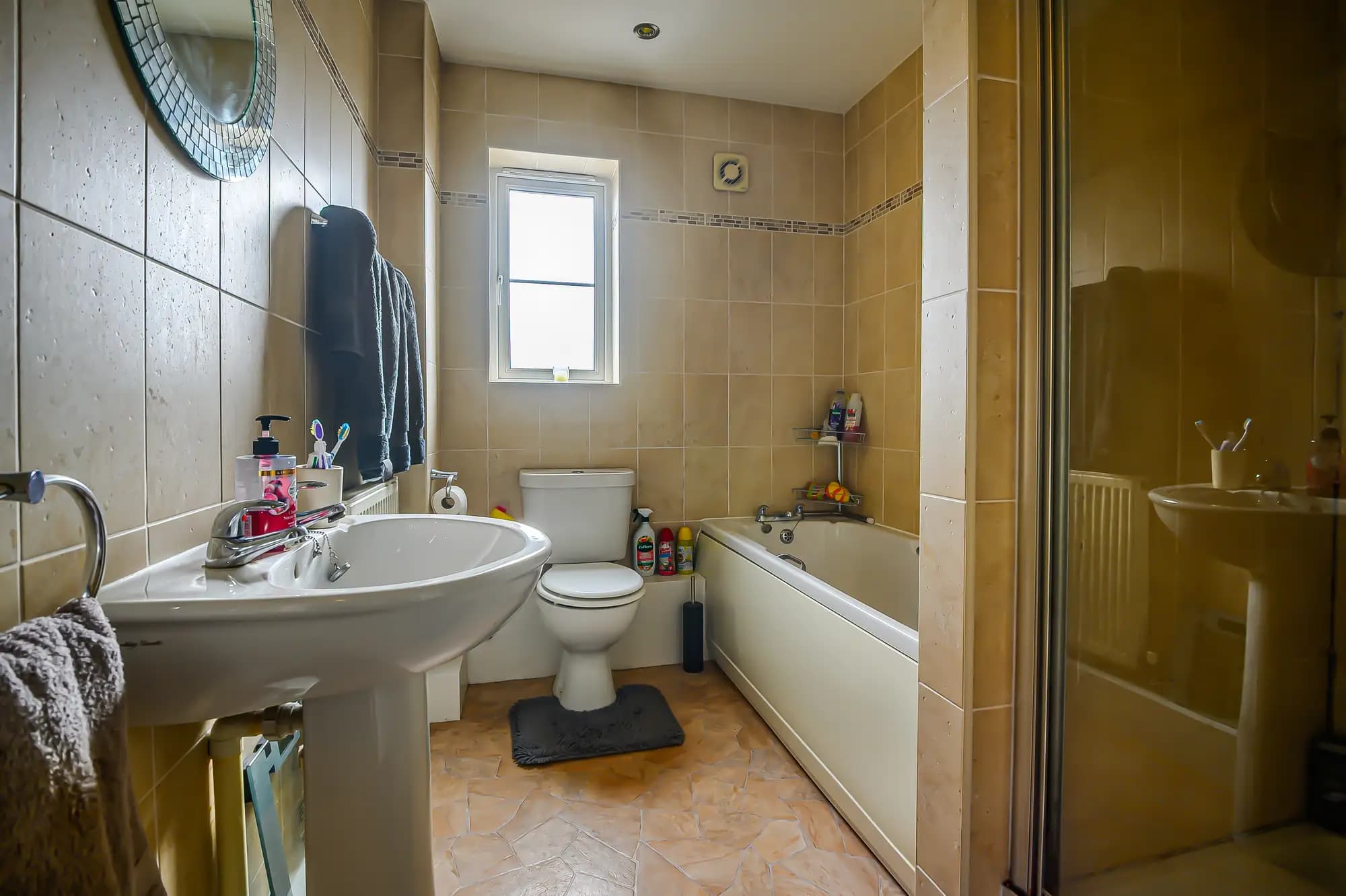 property photo 8 of 20