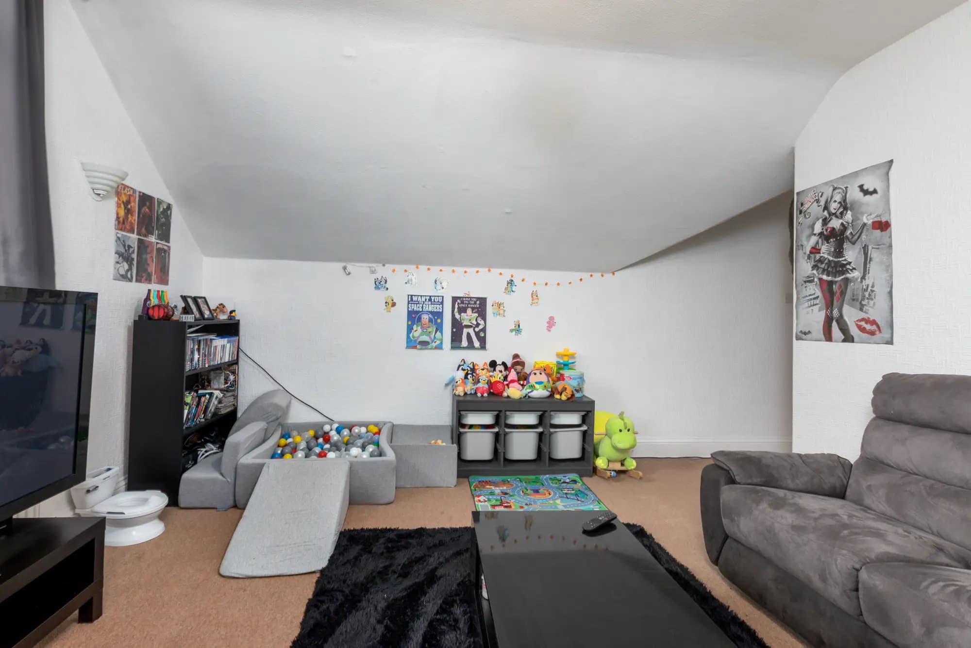 property photo 4 of 18