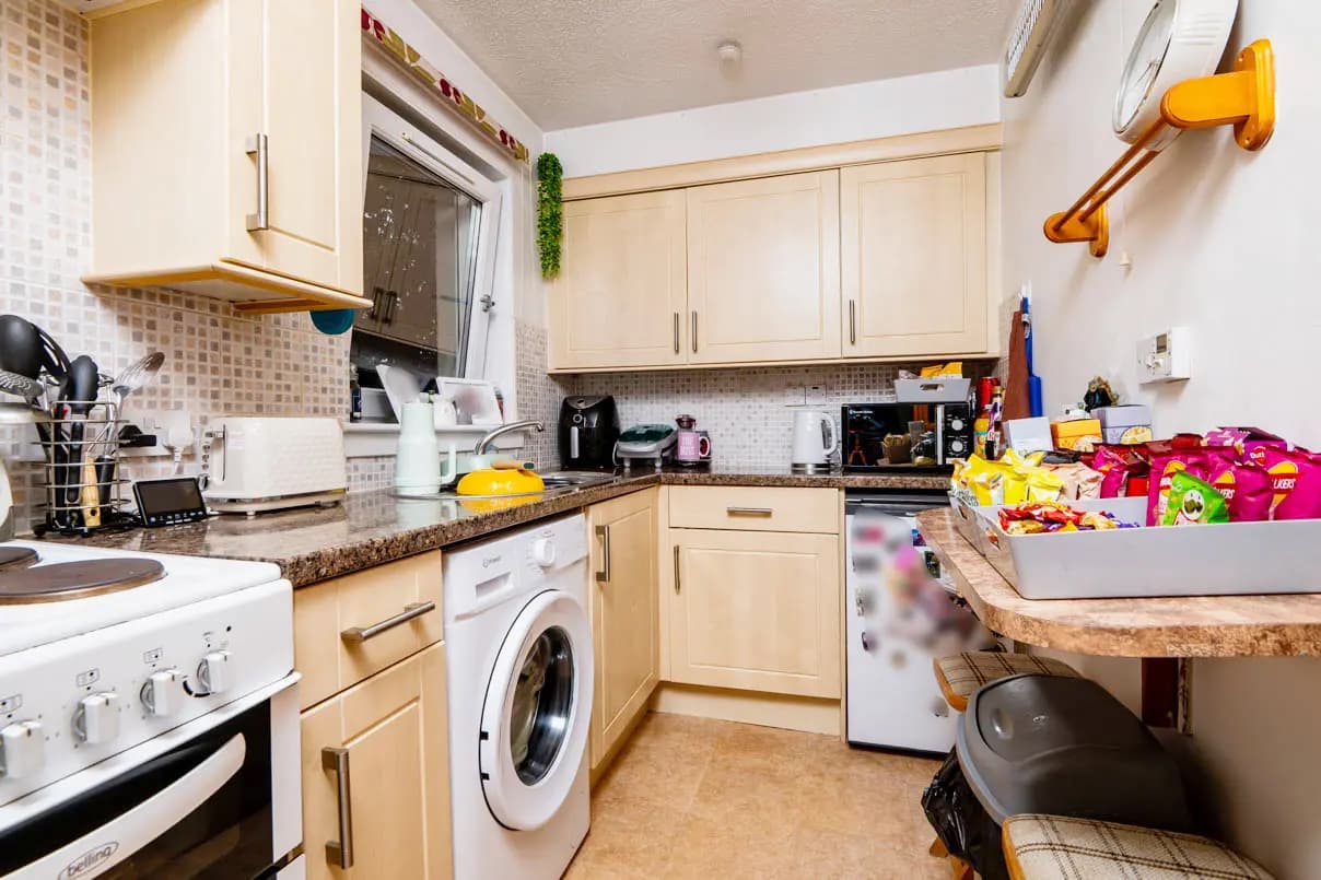 property photo 5 of 15