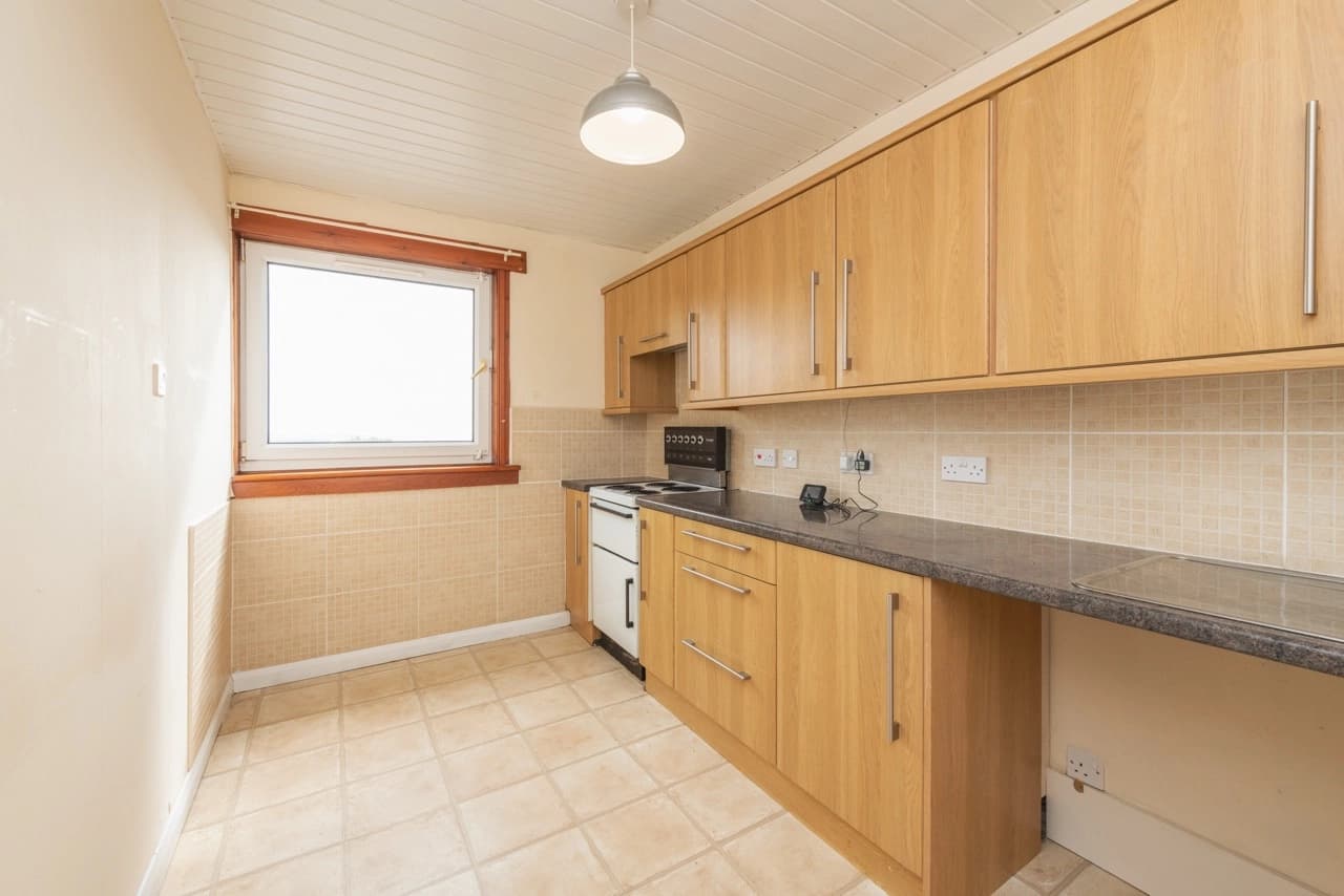 property photo 6 of 18