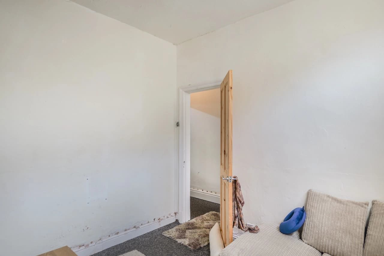 property photo 5 of 20